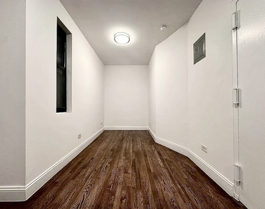 224 East 89th Street - Photo Thumbnail 4