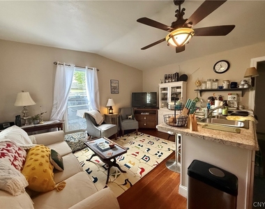 504 Brown Street - Photo Thumbnail 6