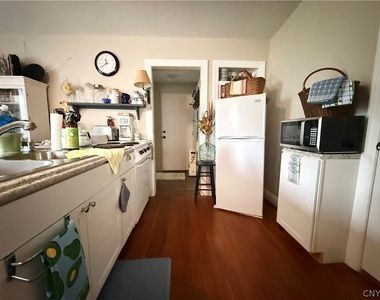 504 Brown Street - Photo Thumbnail 11