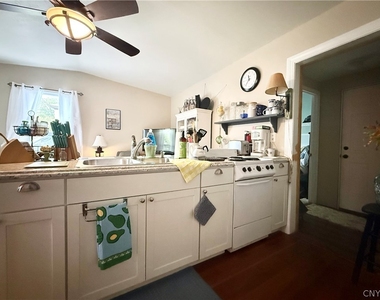 504 Brown Street - Photo Thumbnail 10