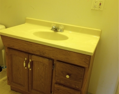 81 Maple Street - Photo Thumbnail 10