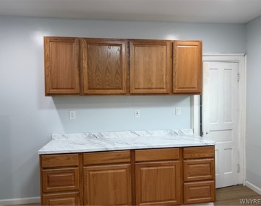 165 Playter Street - Photo Thumbnail 7