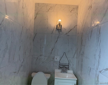 165 Playter Street - Photo Thumbnail 12