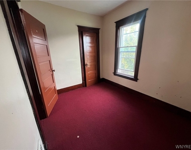 110 Briscoe Avenue - Photo Thumbnail 13