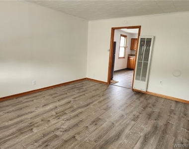 186 Center Street - Photo Thumbnail 4