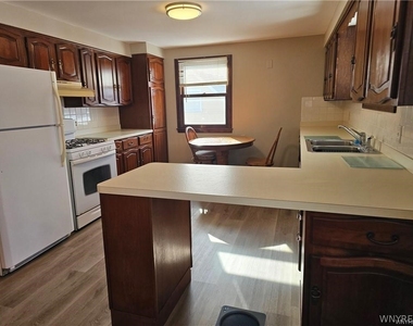 82 Dartwood- Upper Unit Drive - Photo Thumbnail 6
