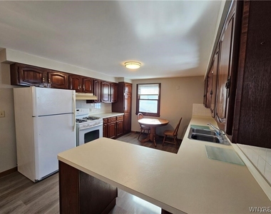 82 Dartwood- Upper Unit Drive - Photo Thumbnail 7