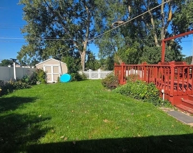 82 Dartwood- Upper Unit Drive - Photo Thumbnail 4