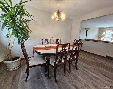 82 Dartwood- Upper Unit Drive - Photo Thumbnail 8