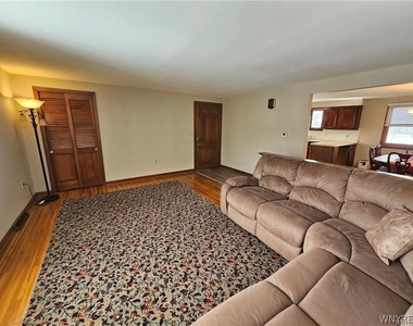 82 Dartwood- Upper Unit Drive - Photo Thumbnail 13