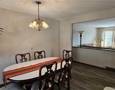 82 Dartwood- Upper Unit Drive - Photo Thumbnail 10