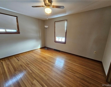 82 Dartwood- Upper Unit Drive - Photo Thumbnail 18