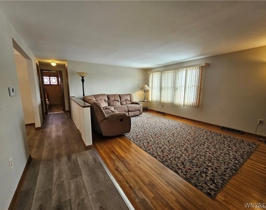 82 Dartwood- Upper Unit Drive - Photo Thumbnail 14
