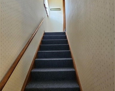 82 Dartwood- Upper Unit Drive - Photo Thumbnail 5