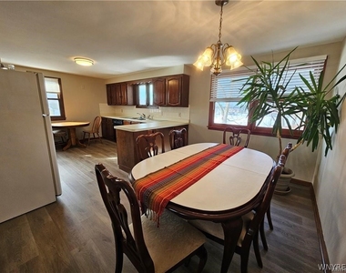82 Dartwood- Upper Unit Drive - Photo Thumbnail 9