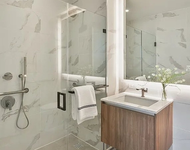 606 West 30th Street - Photo Thumbnail 4