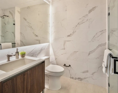 606 West 30th Street - Photo Thumbnail 8