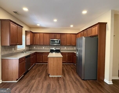 817 Brampton Way - Photo Thumbnail 9