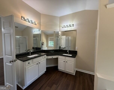 817 Brampton Way - Photo Thumbnail 19