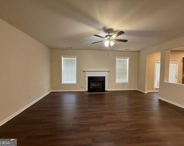 817 Brampton Way - Photo Thumbnail 5