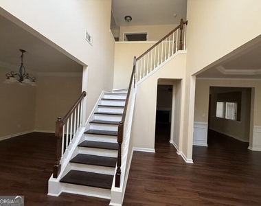 817 Brampton Way - Photo Thumbnail 2