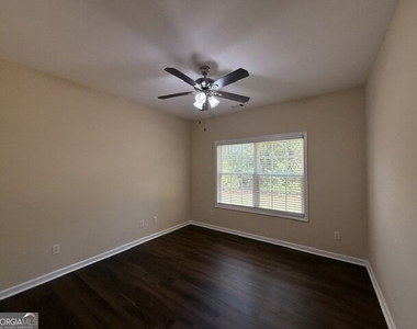 817 Brampton Way - Photo Thumbnail 13