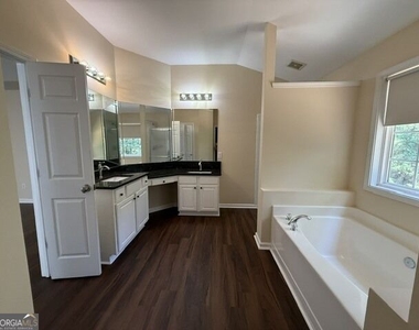 817 Brampton Way - Photo Thumbnail 20