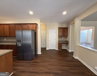 817 Brampton Way - Photo Thumbnail 10