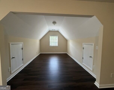 817 Brampton Way - Photo Thumbnail 18