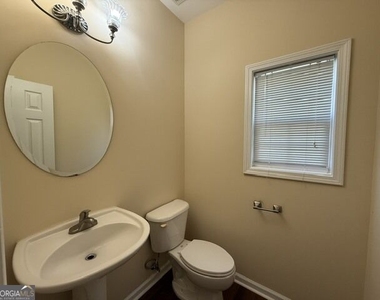 817 Brampton Way - Photo Thumbnail 12