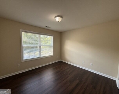 817 Brampton Way - Photo Thumbnail 22