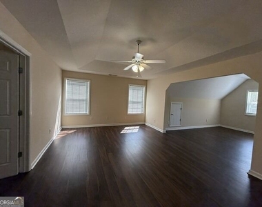817 Brampton Way - Photo Thumbnail 15