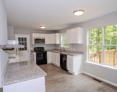 3043 Saddle Creek Drive - Photo Thumbnail 9