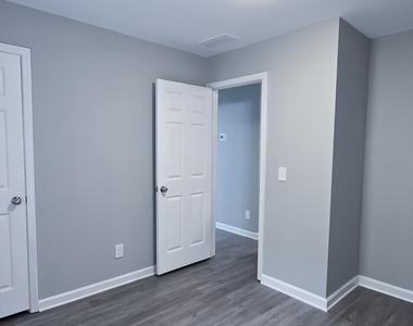 3043 Saddle Creek Drive - Photo Thumbnail 3