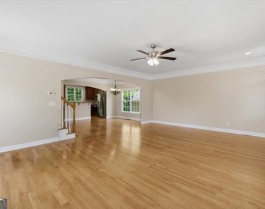 728 Markhams Drive - Photo Thumbnail 3