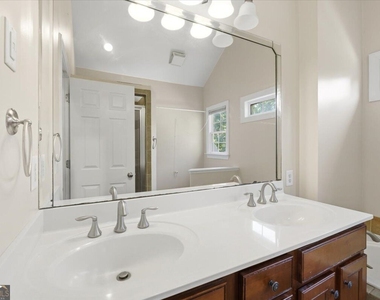 728 Markhams Drive - Photo Thumbnail 29