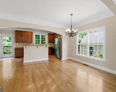 728 Markhams Drive - Photo Thumbnail 5