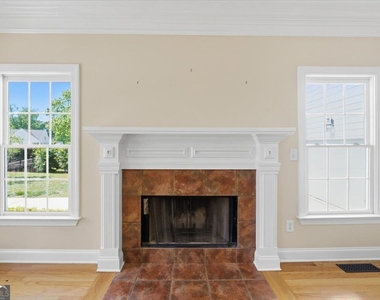 728 Markhams Drive - Photo Thumbnail 4
