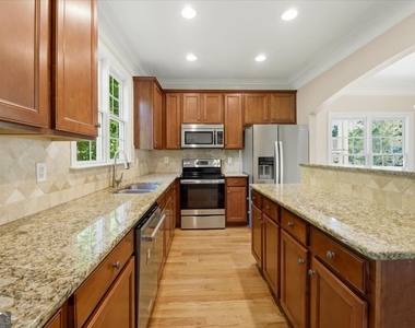 728 Markhams Drive - Photo Thumbnail 8