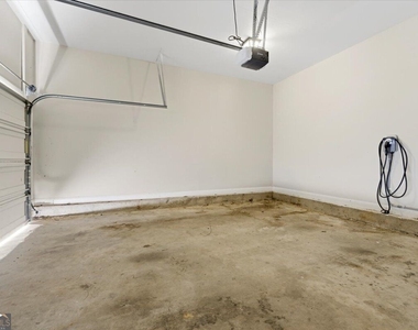 728 Markhams Drive - Photo Thumbnail 48
