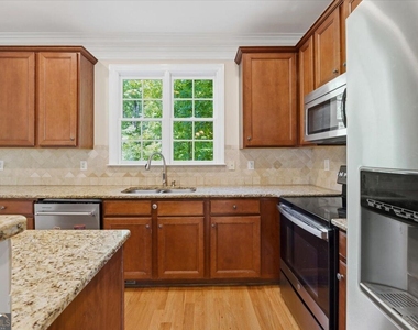 728 Markhams Drive - Photo Thumbnail 7
