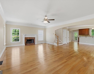728 Markhams Drive - Photo Thumbnail 2