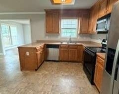 1705 Tugalo Drive - Photo Thumbnail 3