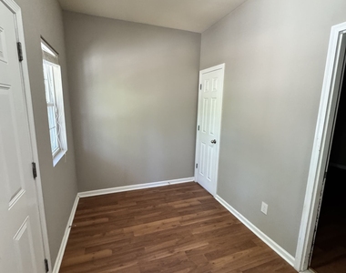 376 Pointe Circle Bl 3 - Photo Thumbnail 5