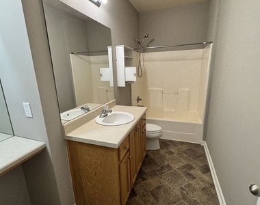 376 Pointe Circle Bl 3 - Photo Thumbnail 25