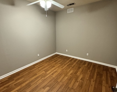 376 Pointe Circle Bl 3 - Photo Thumbnail 11