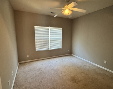 376 Pointe Circle Bl 3 - Photo Thumbnail 16