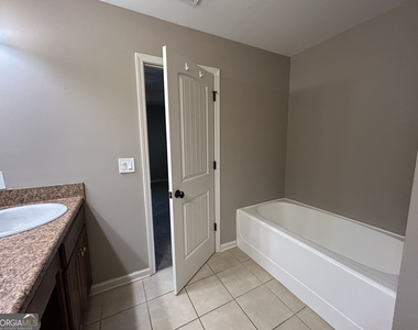 607 Summit Point - Photo Thumbnail 10