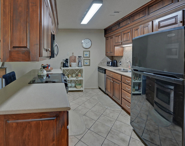 605 Candler Street - Photo Thumbnail 8