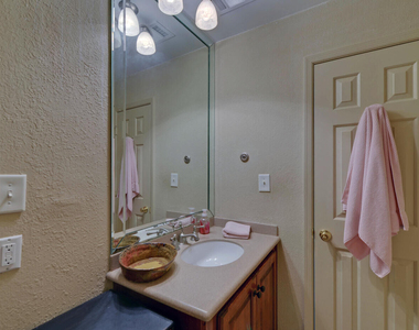 605 Candler Street - Photo Thumbnail 17